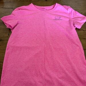 Girl vineyard vines tee shirt